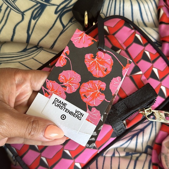 Diane Von Furstenberg x Target collab adjustable shoulder strap bag - Picture 4 of 4